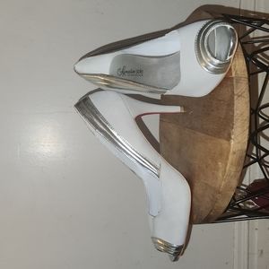 Shoedazzle silver pumps